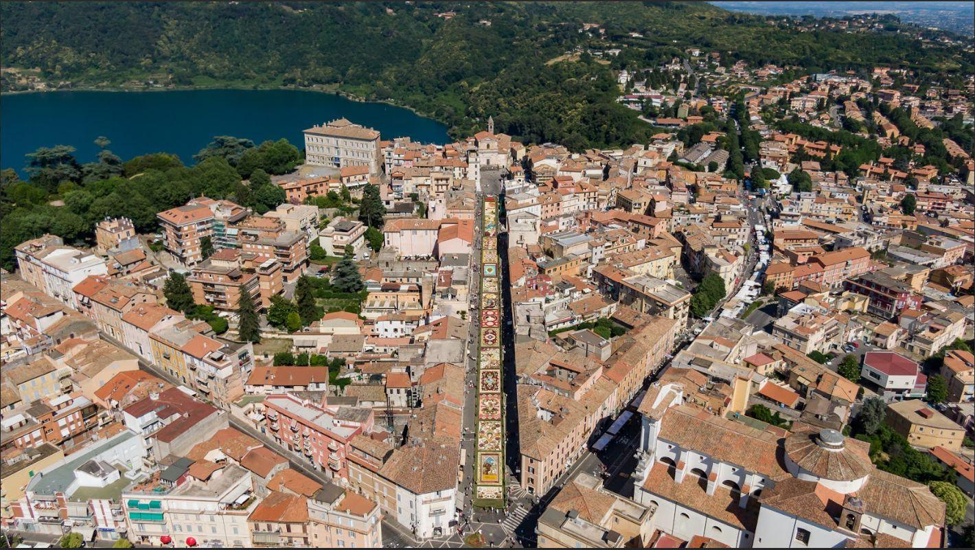 Veduta di Genzano di Roma dall'alto